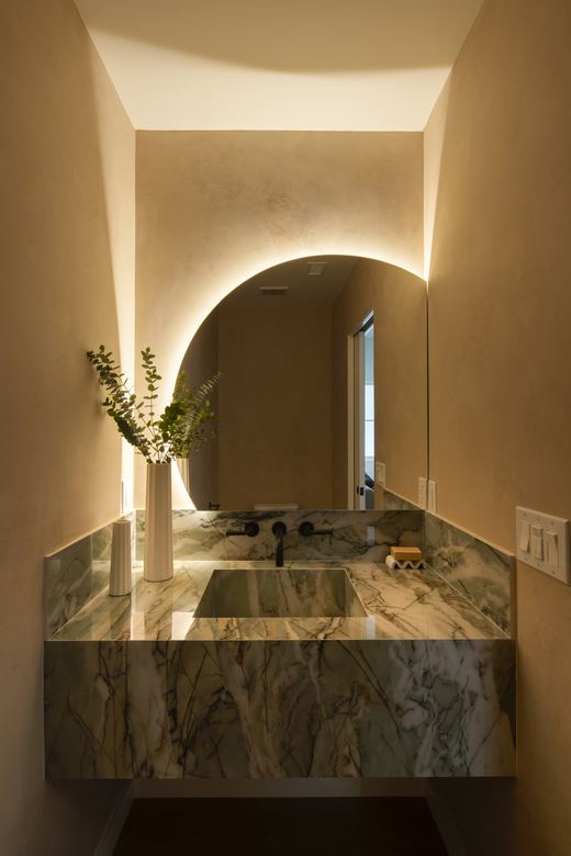 Arched powder room in onyx